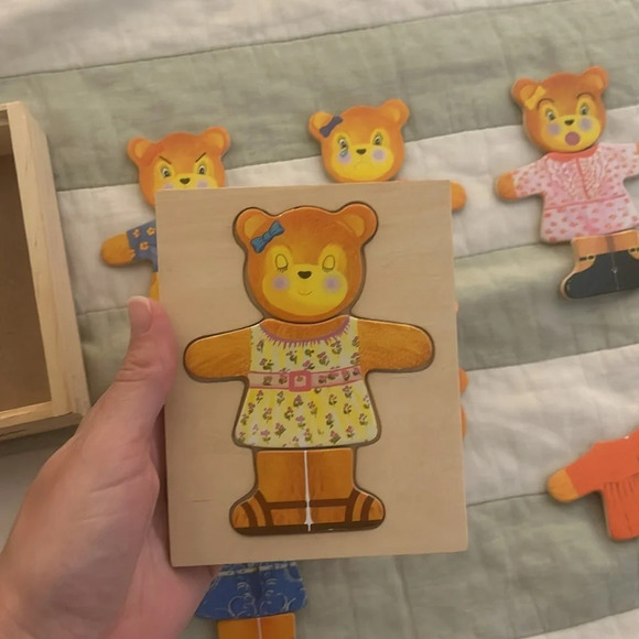 Melissa & Doug wooden bear dress-up toy - Picture 6 of 6